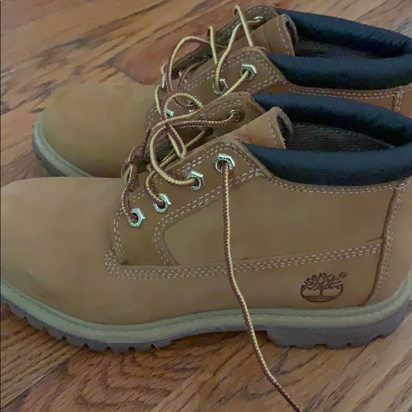 Women’s Timberland Boots - Picture 2 of 3